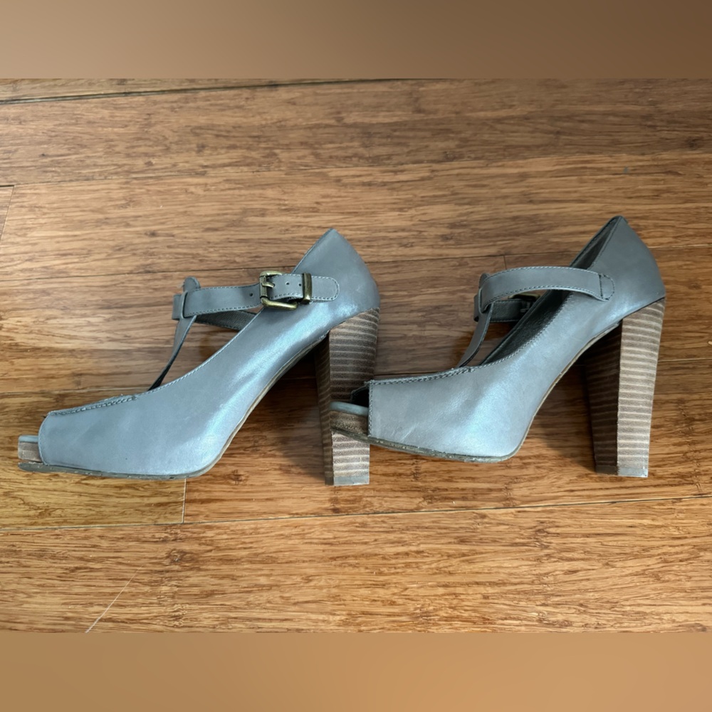 Banana republic peep toe heels